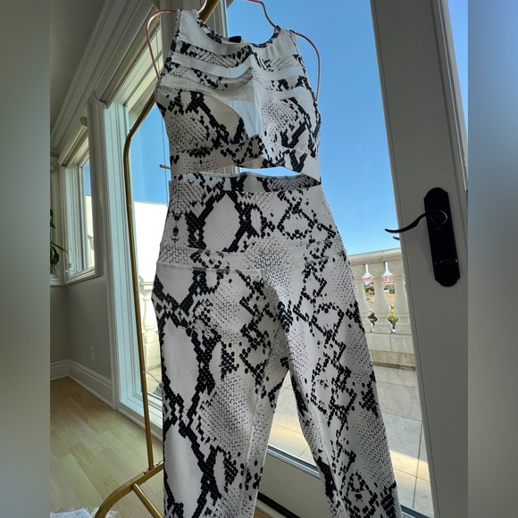 Black and white two piece set - Picture 2 of 2